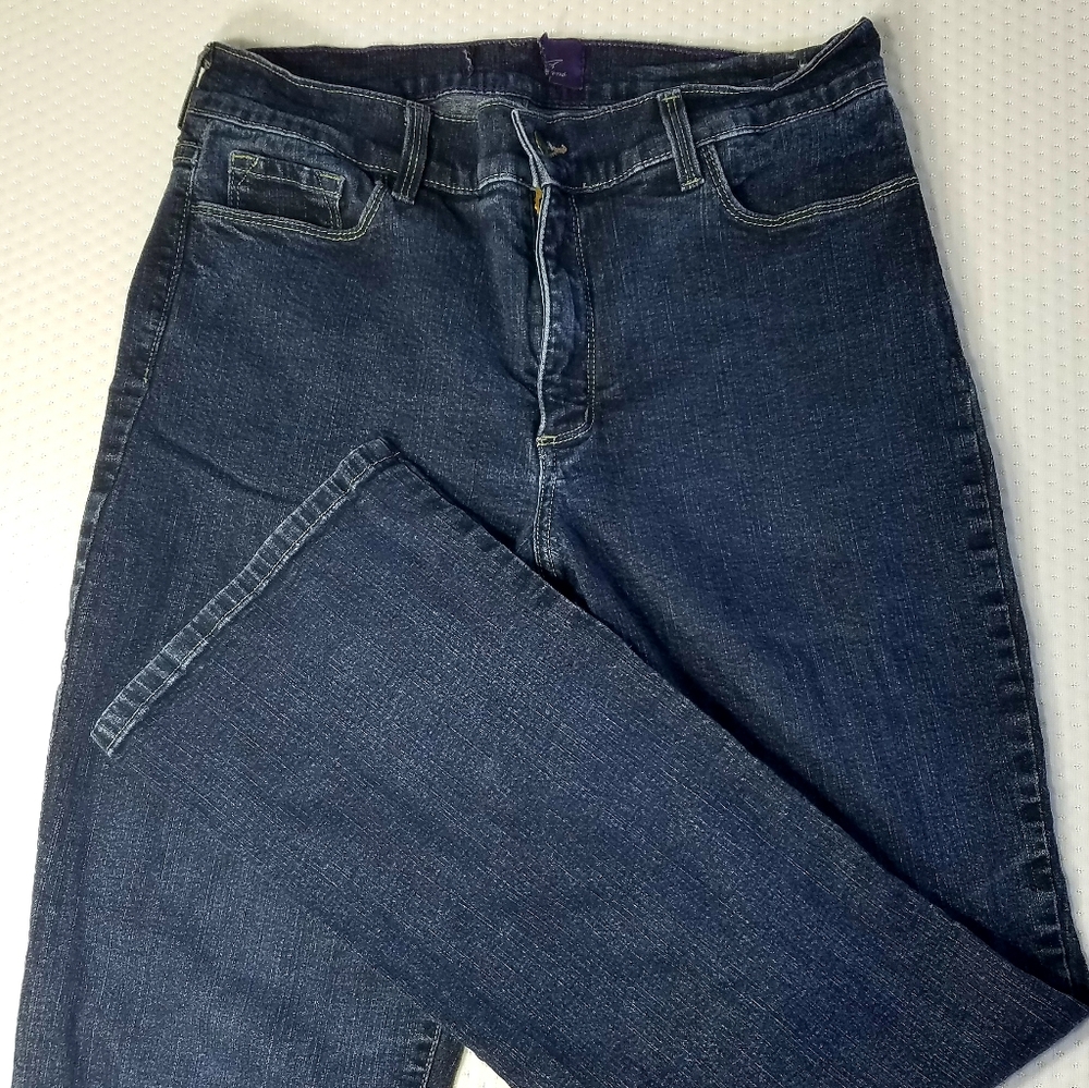SUPER STRETCHY LIFT AND TUCK TECHNOLOGY!